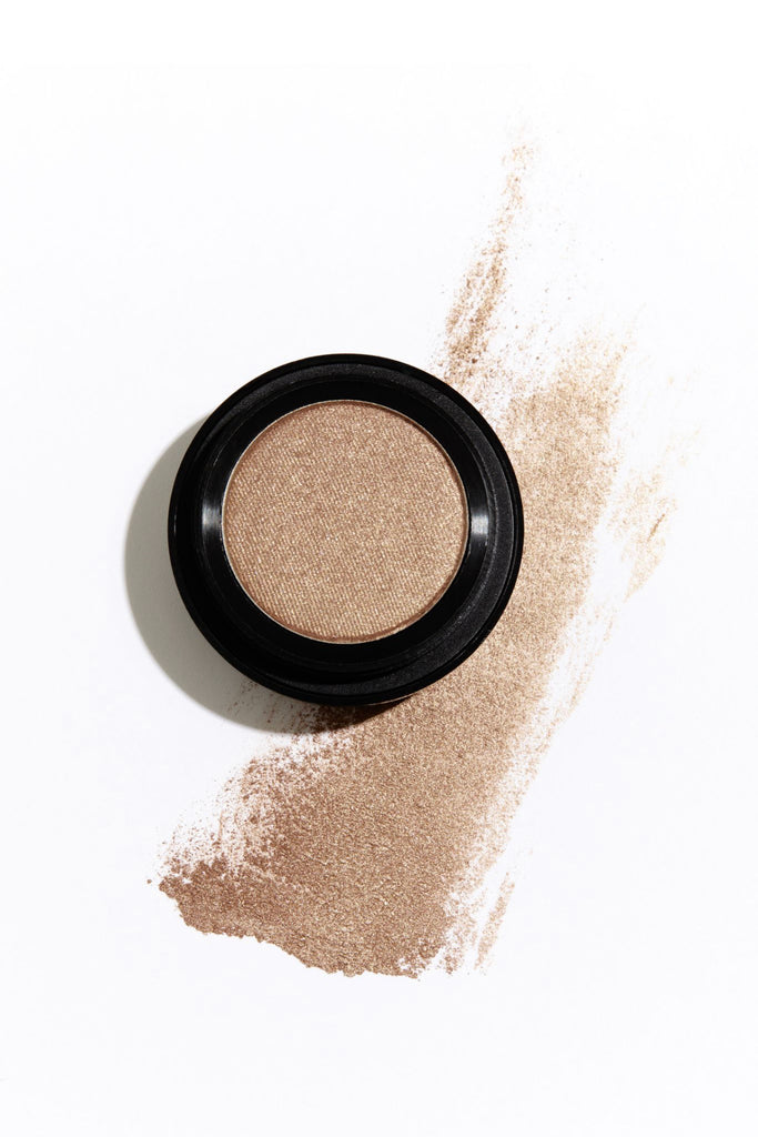 Shining and neutral eyeshadow for every skin tone